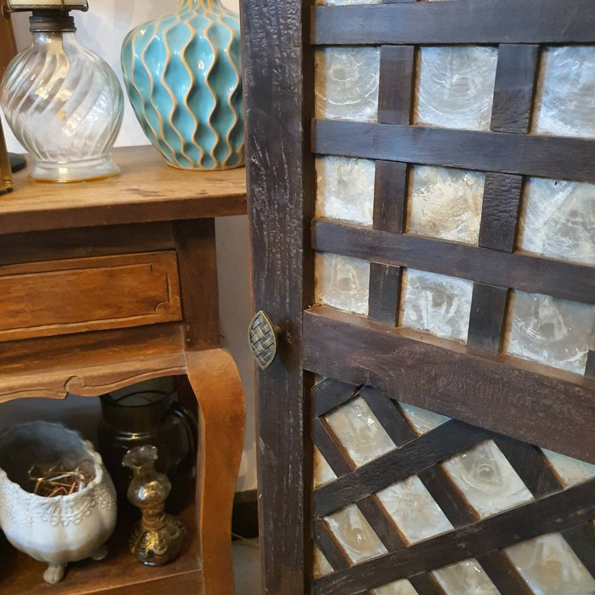 SINGLE DOOR CAPIZ CABINET