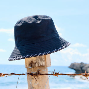 REVERSIBLE BUCKET HAT WITH UPCYCLED BLACK YAKAN