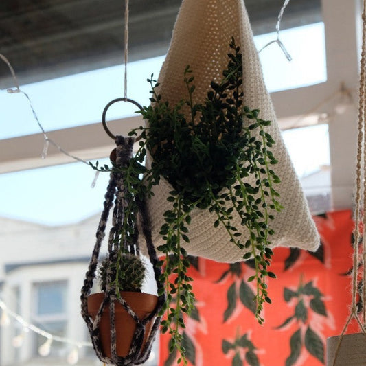 CROCHET PLANT HOLDER