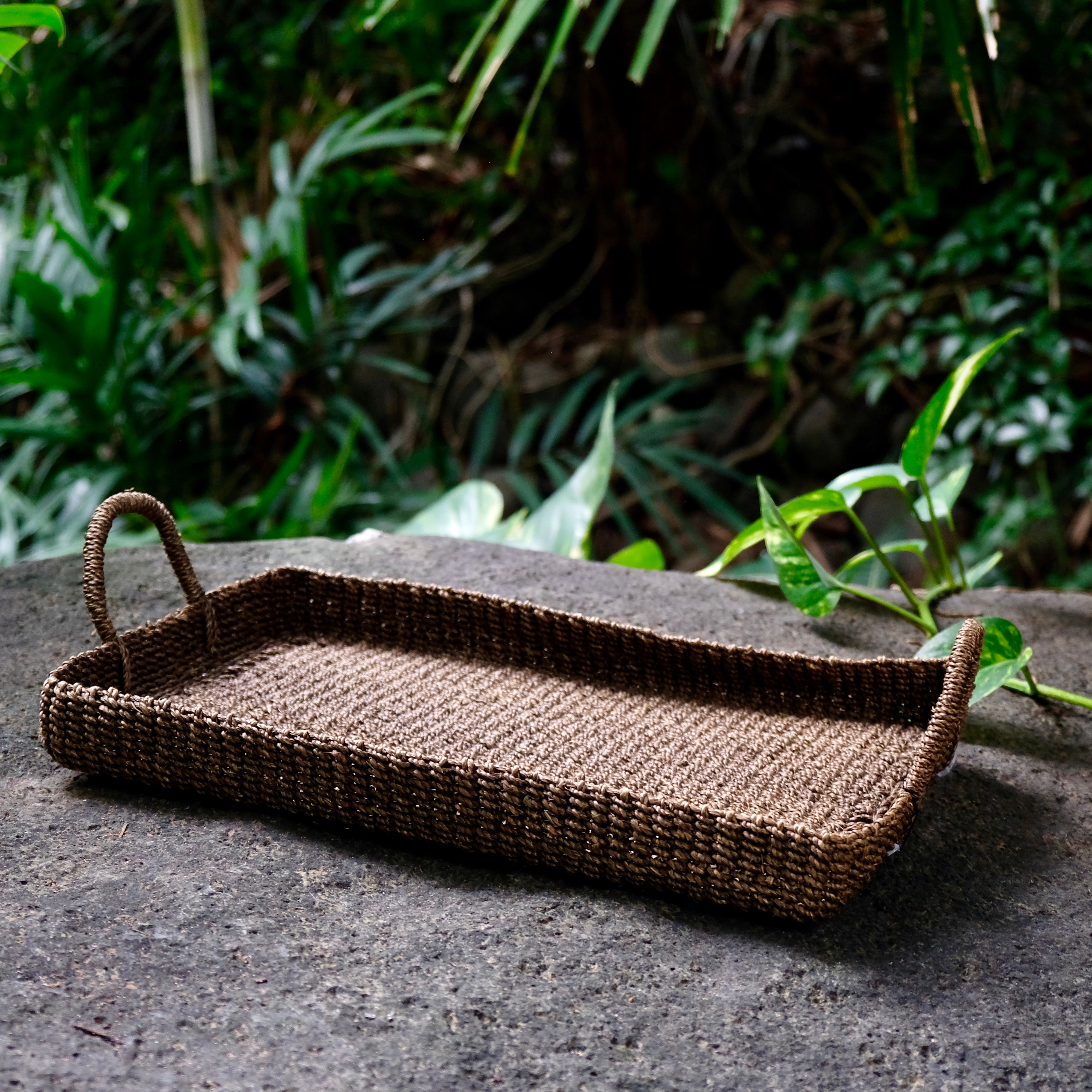 DARK ABACA TRAY