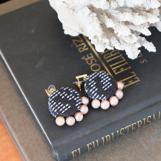 CIRCULO MARIKIT EARRINGS IN BLACK YAKAN